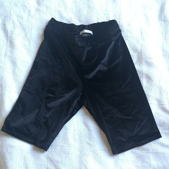 UO Velvet High-Rise Bike Short - Picture 4 of 7